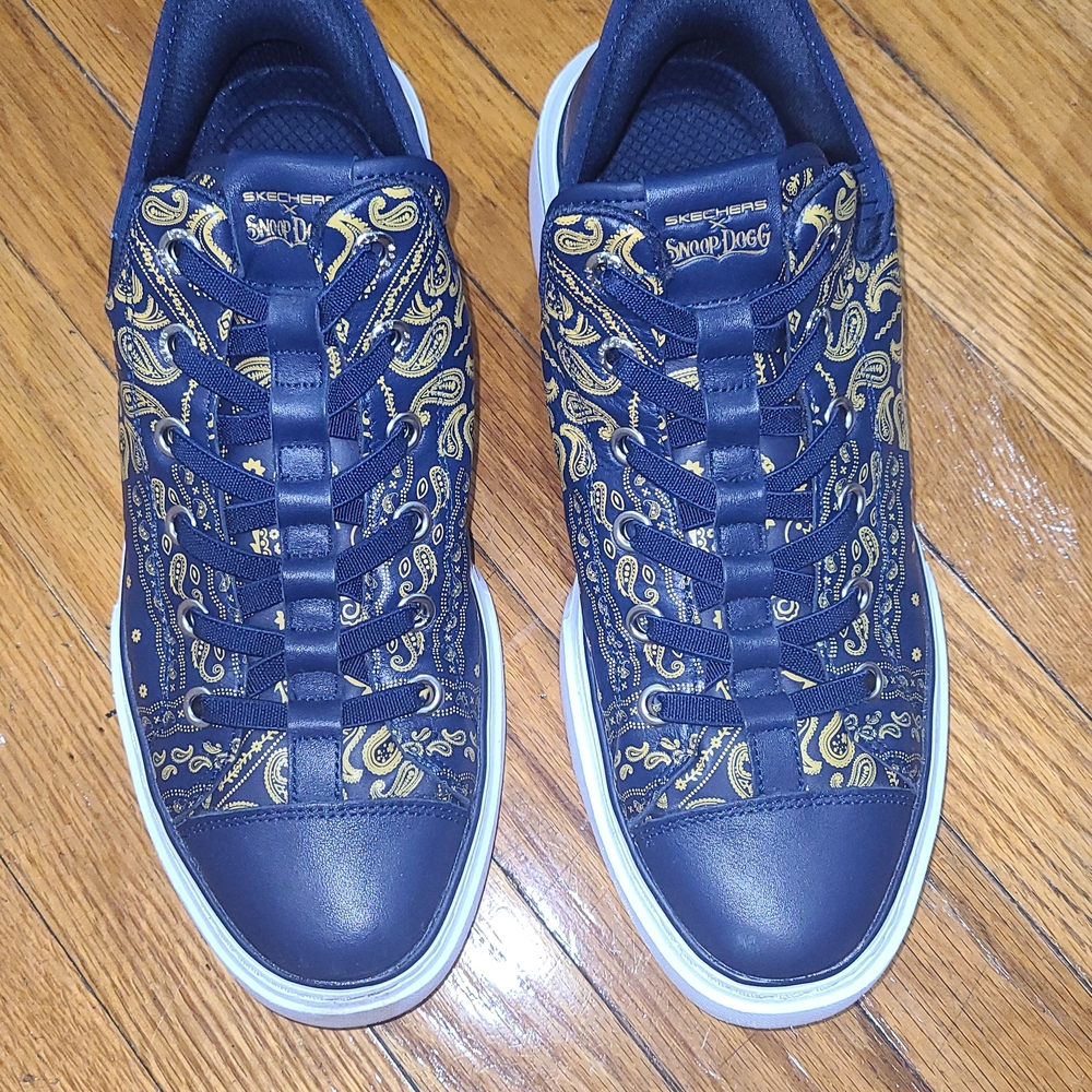 Skechers Men's Blue and Gold Patterned Sneakers